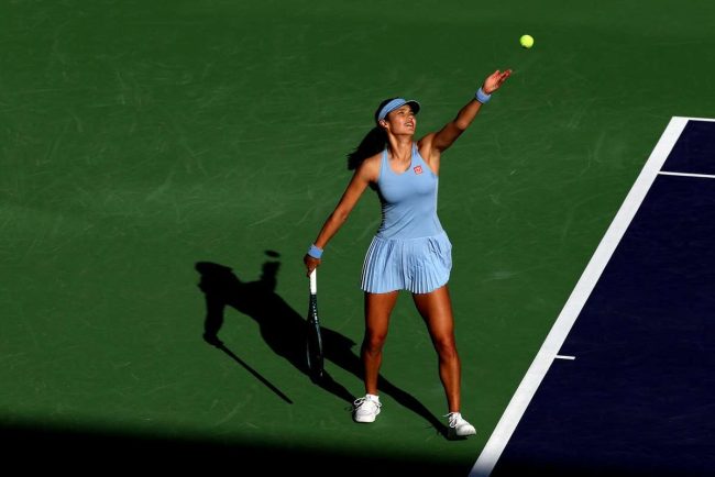 Tracker de Tenis Emma Raeducanu eliminata de Anisimova Sinner avanseaza cu usurinta in fata lui Shapovalov Gauff s a retras