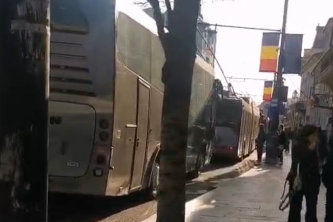 Traficul din Cluj Napoca paralizat dupa un accident grav pe Calea Motilor O tanara de 30 de ani a fost lovita in plin VIDEO