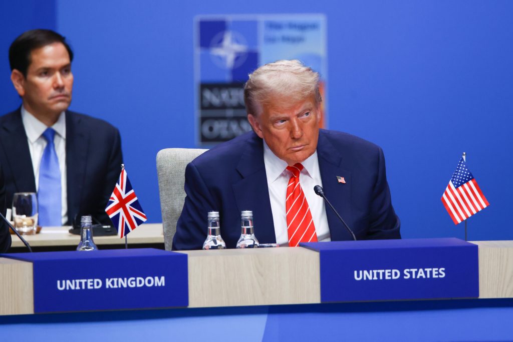 Trump isi amplifica criticile la adresa NATO pentru absenta de suport in conflictul din Iran