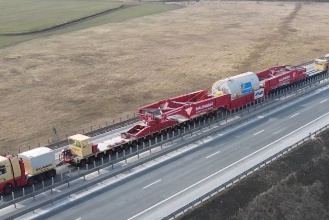 Un camion de 48 de metri si 121 de tone se dirijeaza spre Cluj in aceasta seara Care este itinerariul sau si cum pot soferii din Cluj sa evite traficul aglomerat