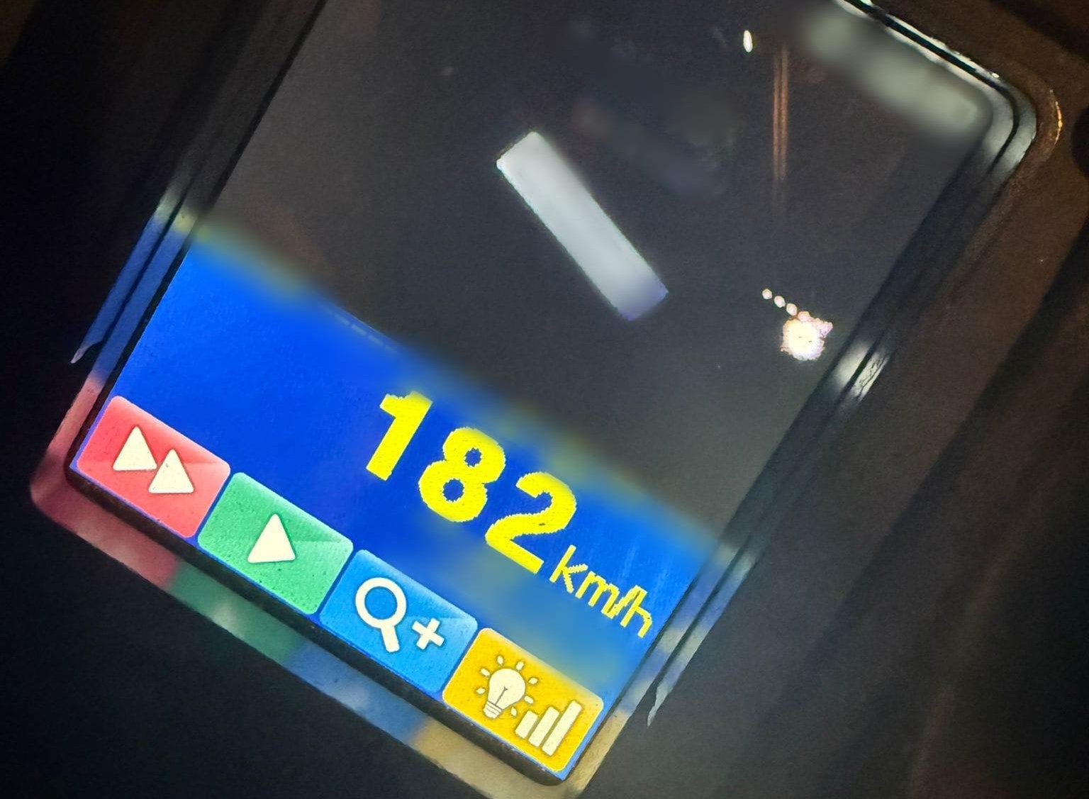 Un tanar de 20 de ani a obtinut o performanta la radar in Cluj A fost raspaltit de politisti cu o amenda de 5000 de lei si 4 luni fara permis