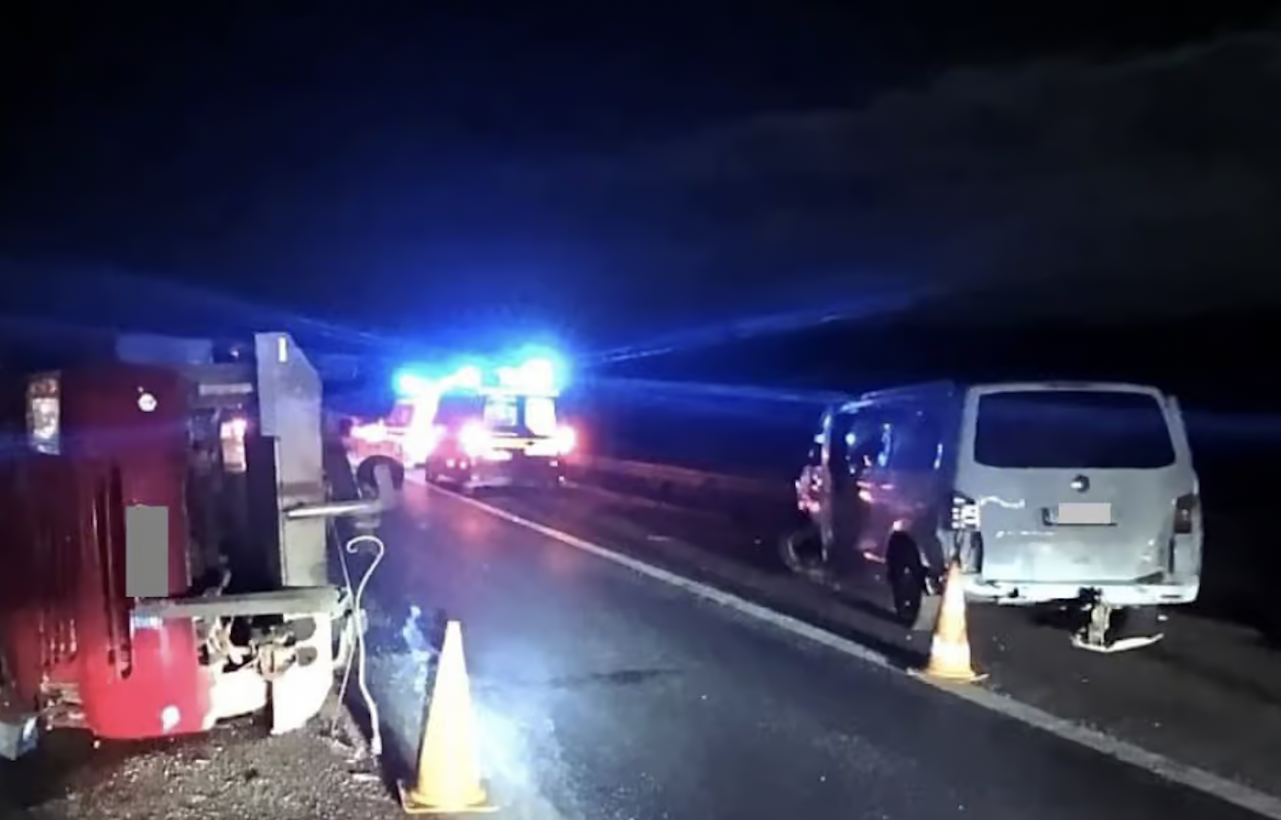 accident grav in cluj intre un microbuz si un autocamion sapte persoane au necesitat asistenta medicala pompierii si smurd ul mobilizati de urgenta