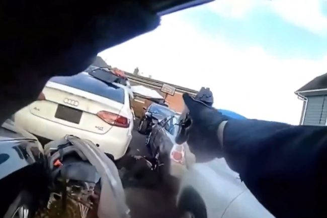 caz controversat in sua un politist a folosit ambulanta destinata unui barbat impuscat de politie in timpul unui atac de anxietate
