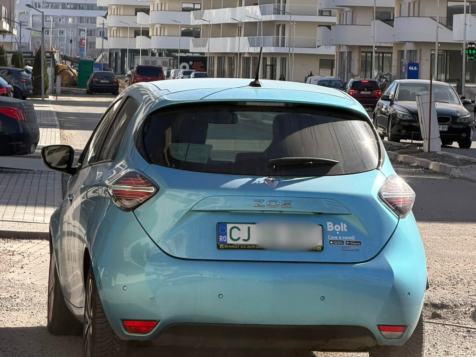 nesimtire totala in traficul din cluj comportamentul agresiv al unui sofer bolt a pus in pericol un copil in carucior a aruncat cu pietre de pe trotuar
