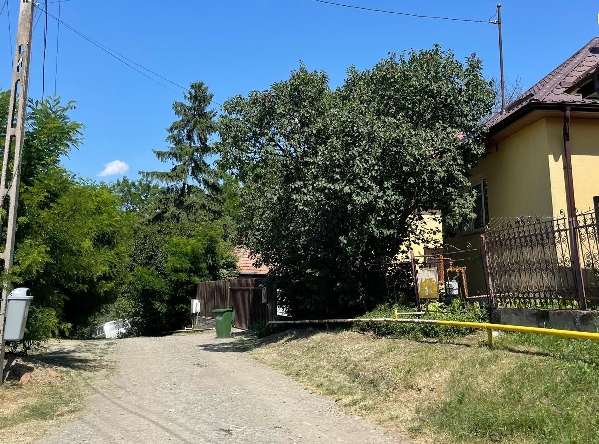 o strada dintr o comuna clujeana va fi modernizata complet banda pentru autobuze trotuare si canalizare noua cu un buget de aproape 100 de milioane de lei
