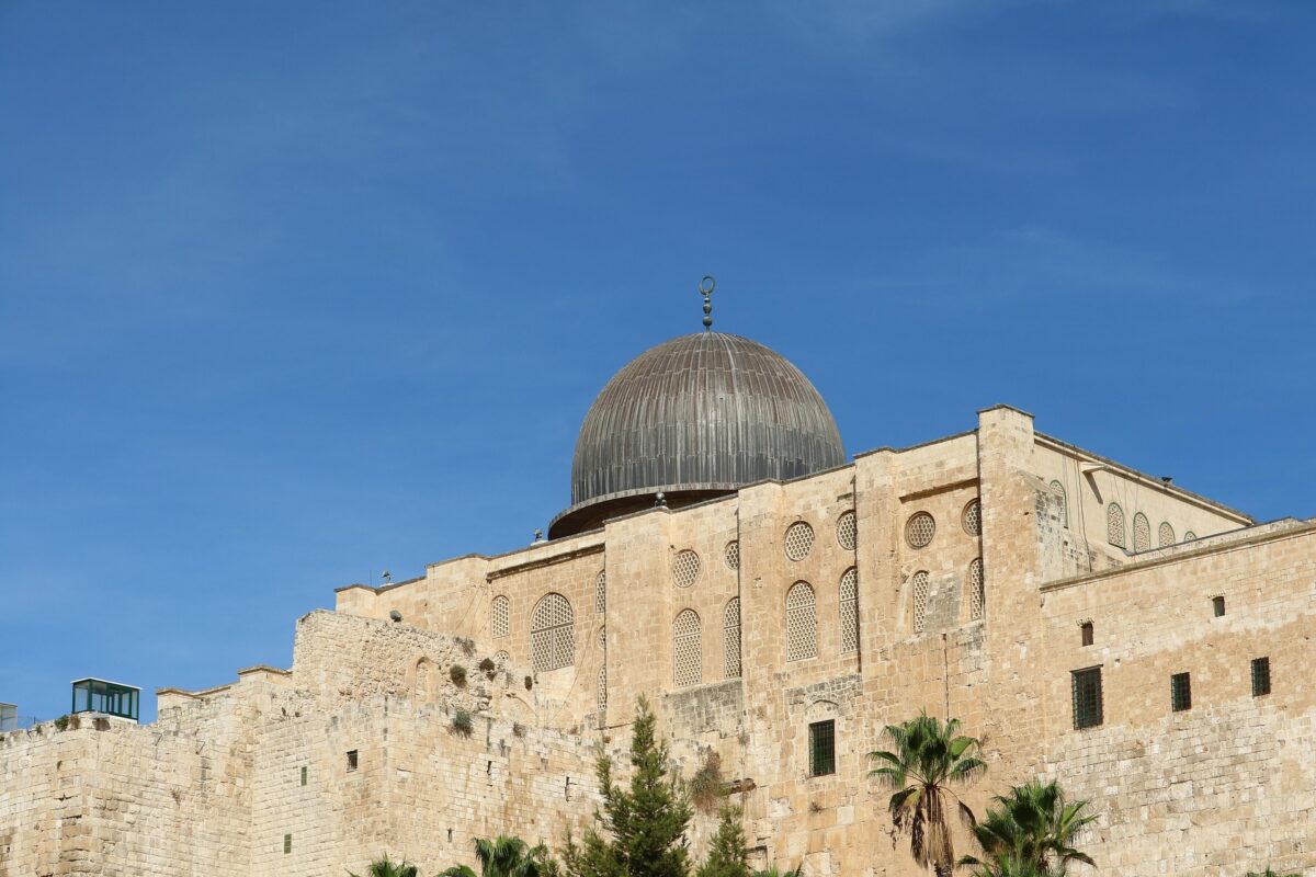 tensiune maxima la ierusalim autoritatile israeliene au inchis o moschee cunoscuta chiar in timpul unei sarbatori