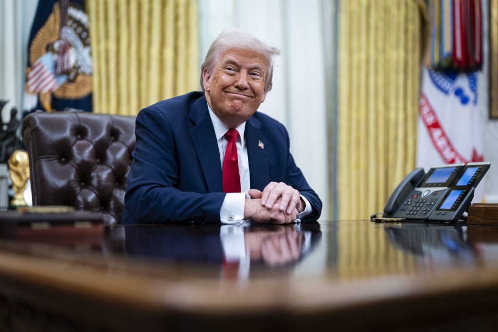 trezoreria americana da unda verde emiterii unei monede de aur cu imaginea lui donald trump