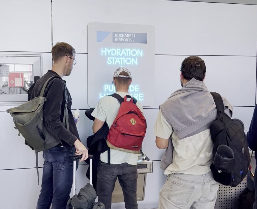 Apa gratuita pentru pasageri Primele 10 statii de hidratare instalate in aeroporturile din Bucuresti