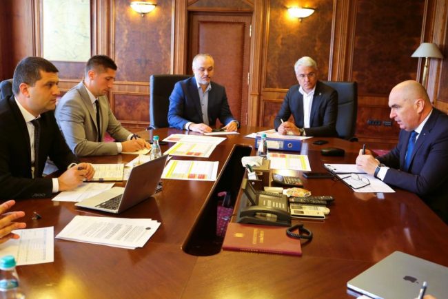 Bolojan la masa cu Umbrarescu si ministii Miruta si Pislaru avem nevoie de bani ca de aer