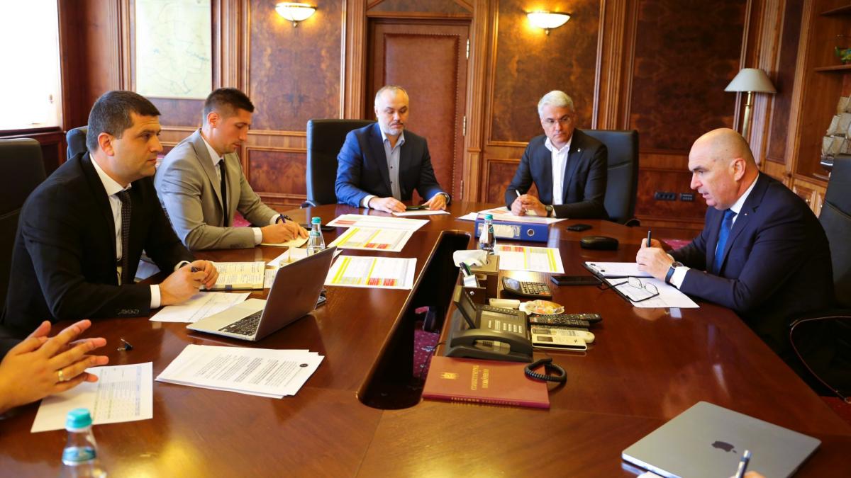 Bolojan la masa cu Umbrarescu si ministii Miruta si Pislaru avem nevoie de bani ca de aer