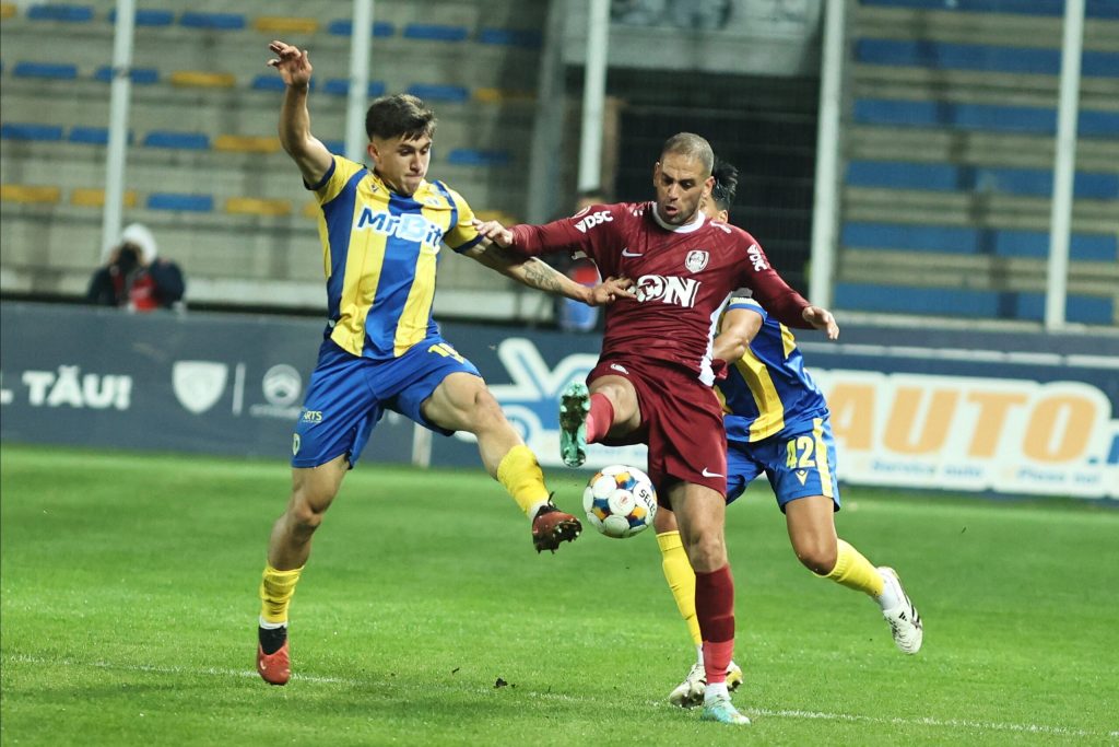 CFR Cluj anunta despartirea de atacantul algerian Islam Slimani