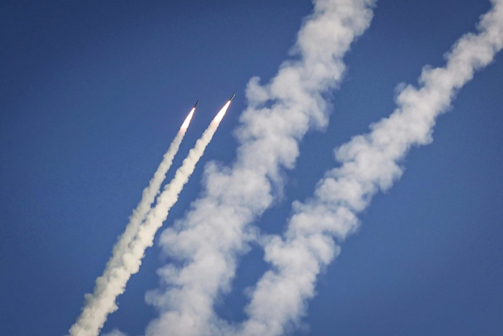 Coreea de Nord confirma ca ultimele sale teste militare au Inclus rachete echipate cu focoase de tip bomba cu dispersie
