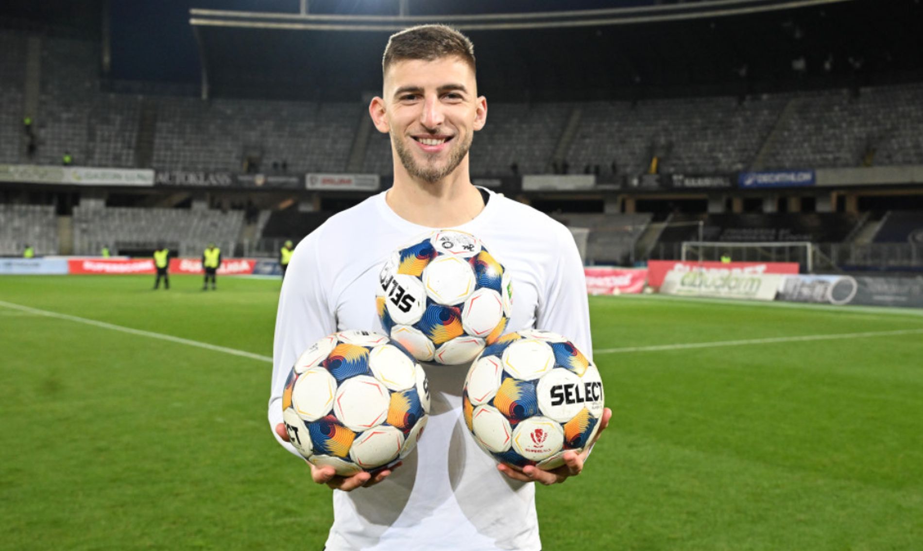Derby cu o miza urias la Cluj Jovo Lukic pregatit pentru revansa in fata Craiovei Daca voi inscrie voi sarbatori golul Cine castiga devine favorit la titlu
