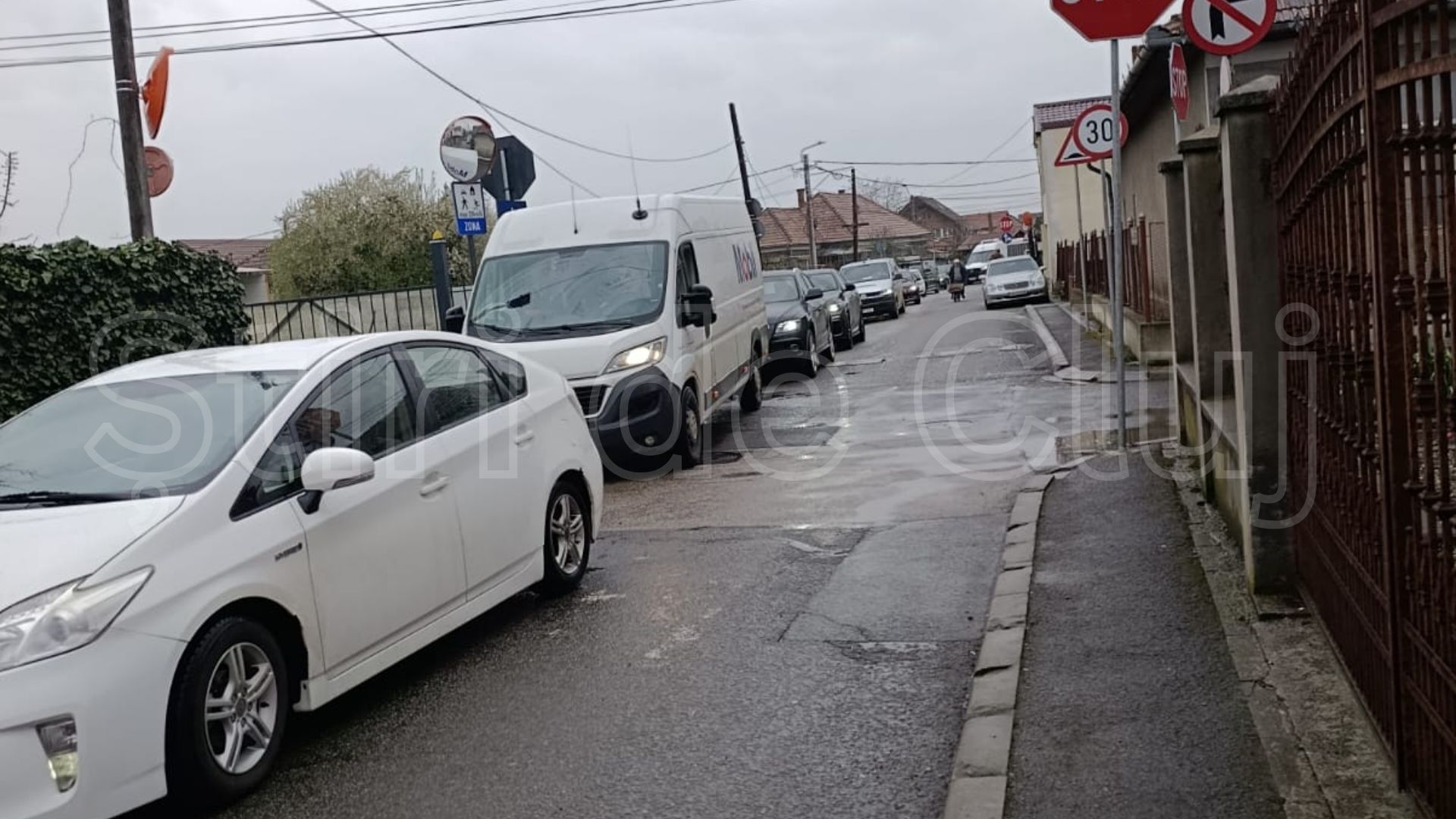 FOTO VIDEO Cosmarul de pe Barc 1 continua Dupa doua proteste si colectarea de semnaturi clujenii inca nu au primit un raspuns clar Nu mai putem rezista