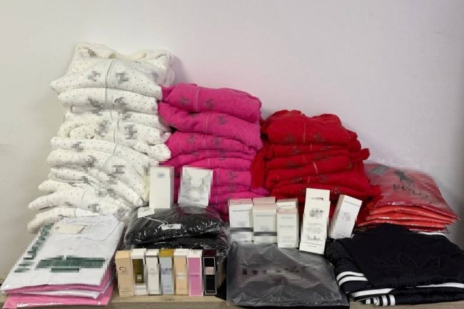 Haine si parfumuri de contrabanda in valoare de 150000 de lei provenind din Turcia confiscate la Constanta