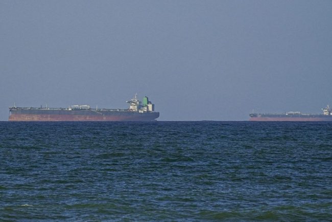 Iranul cere despagubiri de razboi de la cinci state arabe patru nave au traversat stramtoarea ormuz in ciuda blocadei impuse de sua