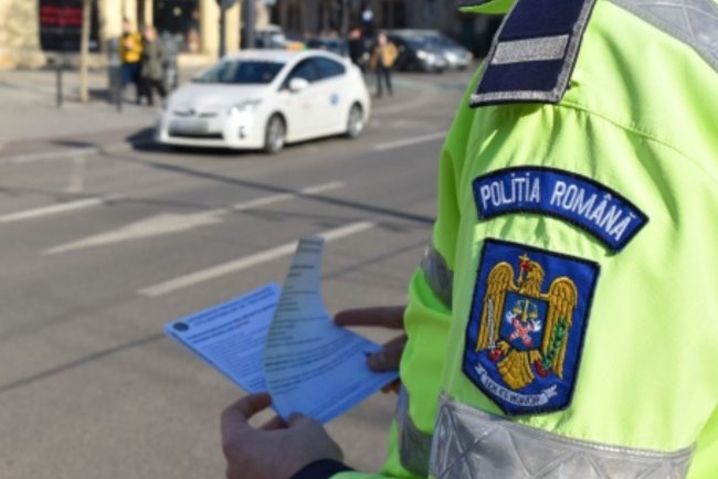 Politistii din Cluj patruleaza pe strazi inainte de Paste Sofer fara permis si tractor fara numere depistati in doar 30 de minute Alte zeci de amenzi acordate
