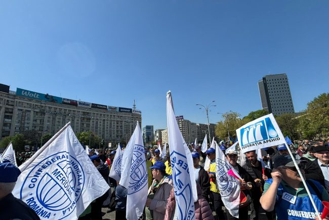 Protest organizat de Confederatia Meridian Sute de sindicalisti s au strans in Piata Victoriei