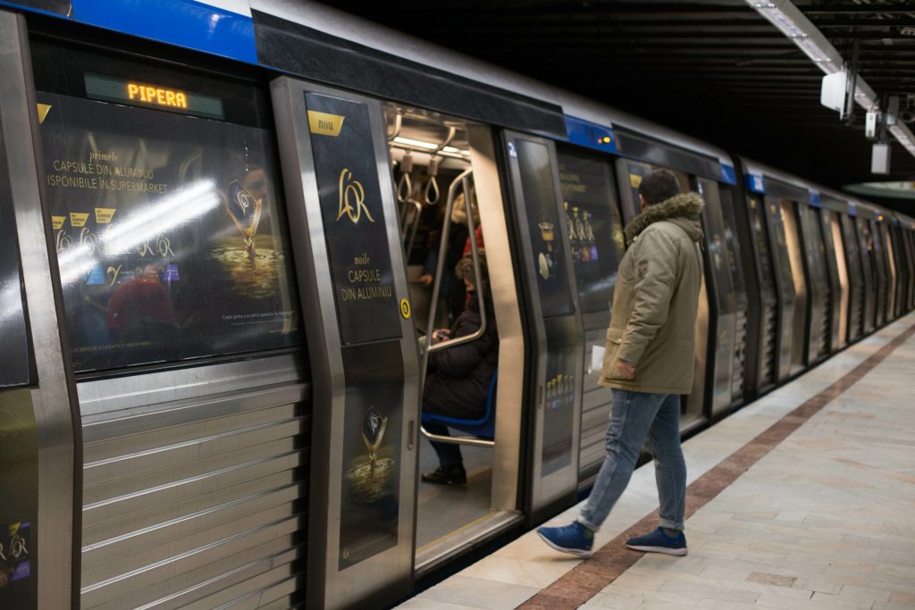 Proteste la Bucuresti dupa majorarea tarifelor la metrou Peste 11500 de persoane au semnat deja o petitie