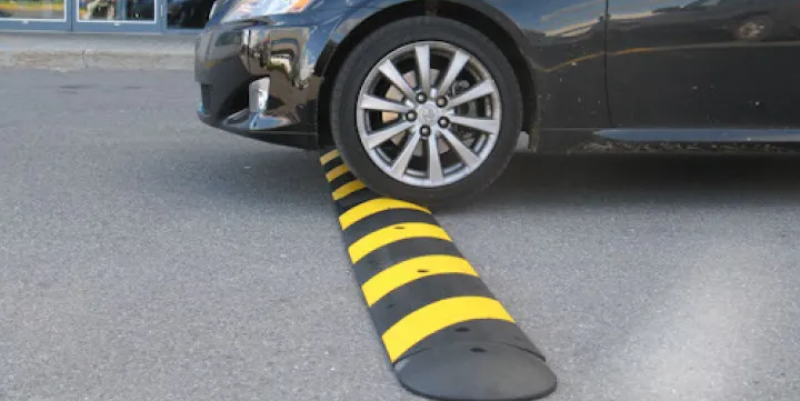 Revolta pe o strada din Cluj Napoca Limitatorul de viteza deranjeaza locuintele si linistea clujenilor Afecteaza grav linistea
