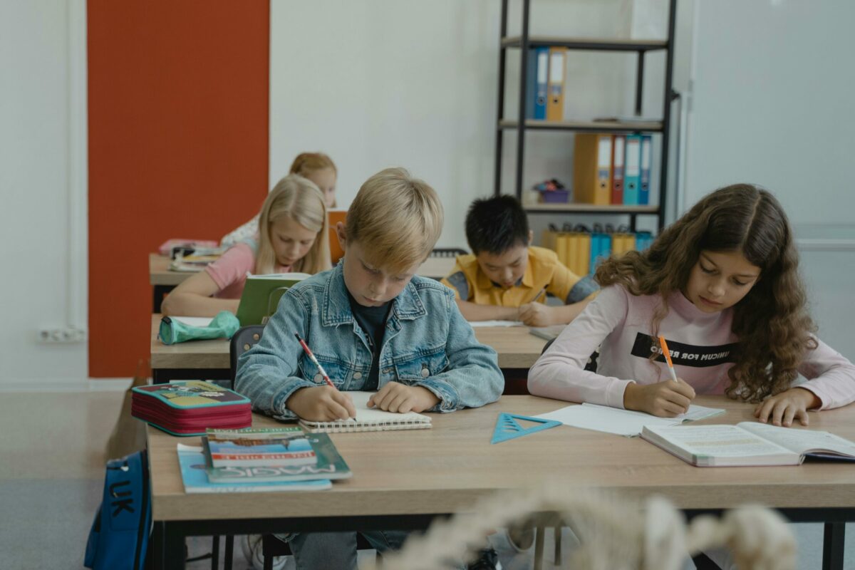 Se vor acorda sau nu burse inainte de Paste Raspunsul ce ii va dezamagi pe elevi