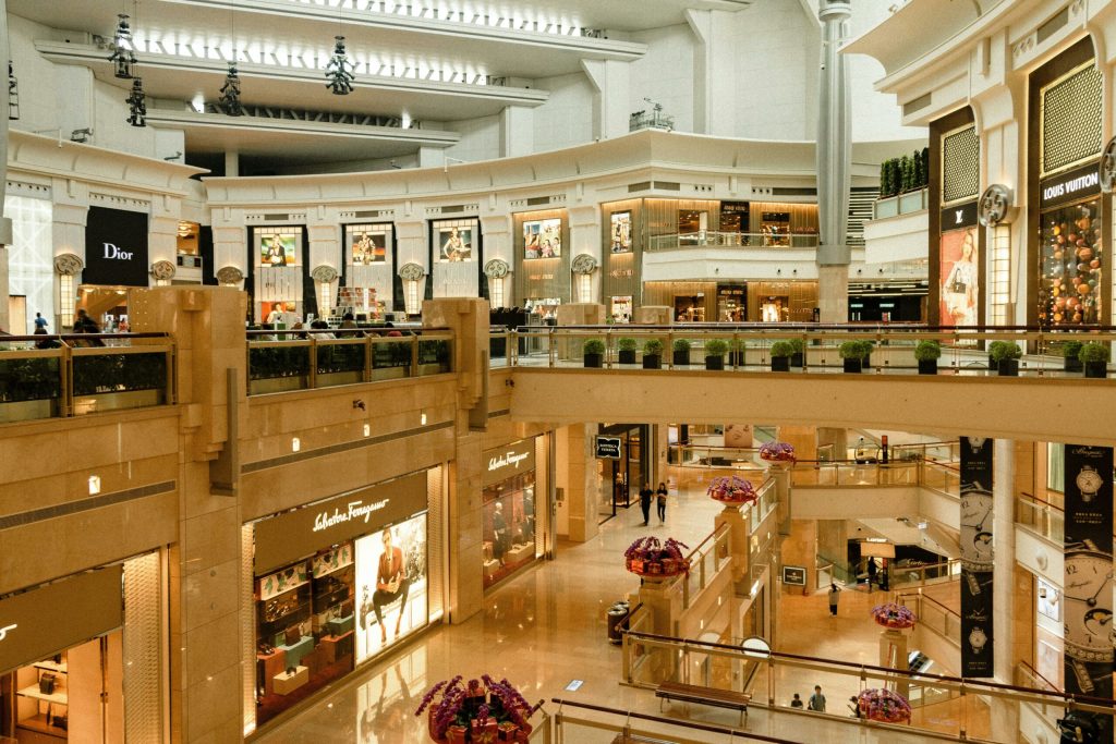 Singurul centru comercial care ramane deschis de Paste