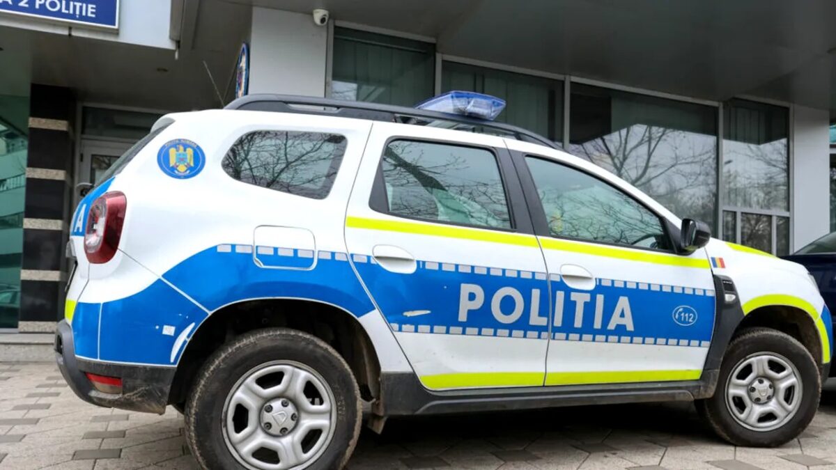 Sofer din Olt amendat pentru ca a oprit pe un Drum