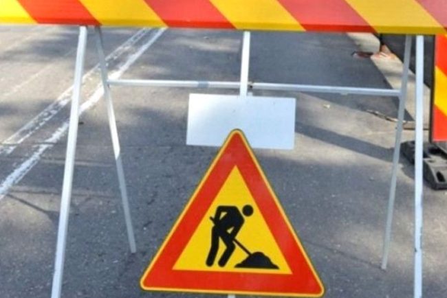 Strada inchisa complet in Floresti Cluj Traficul este oprit timp de mai multe ore din cauza unui avarii la reteaua de apa Soferii trebuie sa isi schimbe traseele