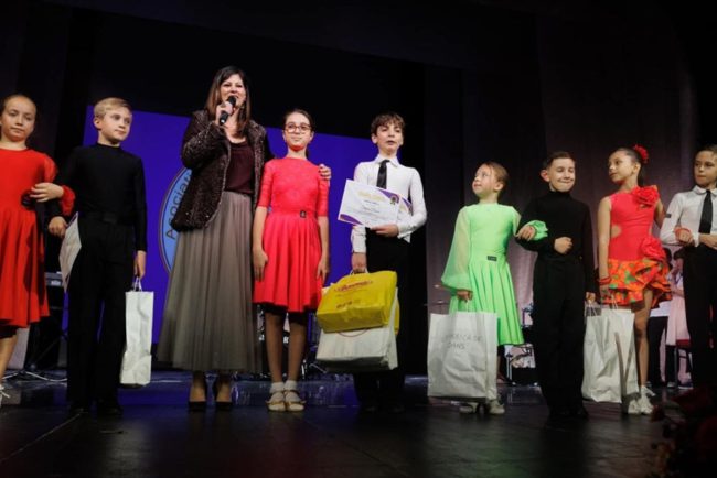 Talent si emotie la Cluj 146 de copii din familii numeroase vor urca pe scena pentru a si urma visurile