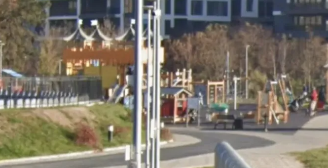 Un parc din Cluj Napoca s a transformat intr un loc periculos Parintii cer interventia urgenta a autoritatilor Copiii se pot accidenta