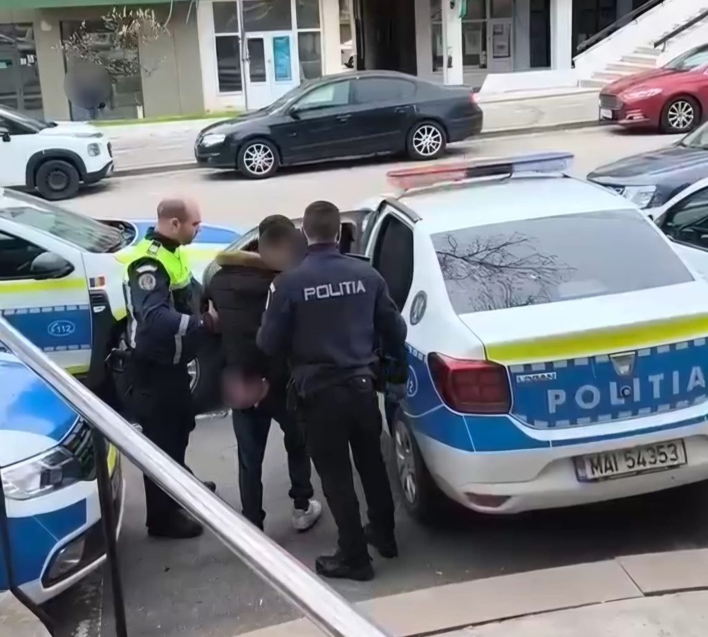 Un tanar a atacat un politist dupa ce acesta i a solicitat sa coboare volumul muzicii