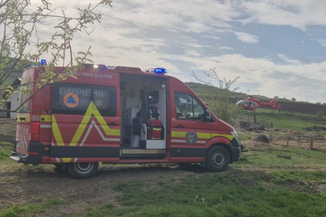 VIDEO Un tanar de 20 de ani din Cluj grav ranit de un utilaj agricol al unui tractor Elicopterul SMURD a fost trimis la locul incidentului