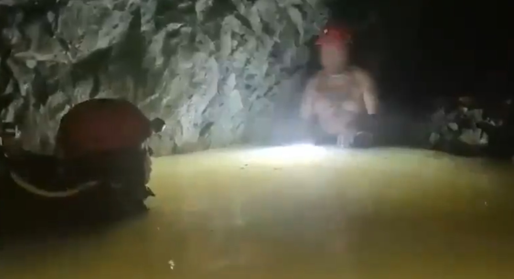miner salvat dupa 14 zile sub pamant in mexic dupa prabusirea unei mine
