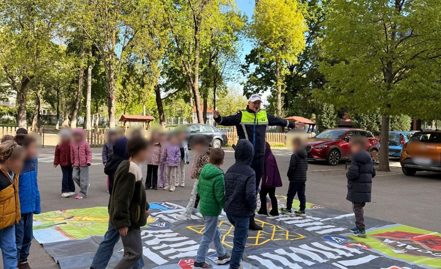 scene neobinuite la un liceu din cluj poliitii au intrat n slile de clas pentru a i nva pe elevi cum s se protejeze n trafic
