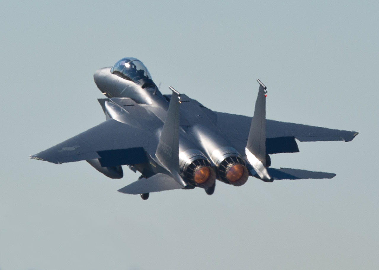 tot ce trebuie sa stii despre avioanele de vanatoare F 15 ataca inainte de a fi detectate si ating viteze uimitoare