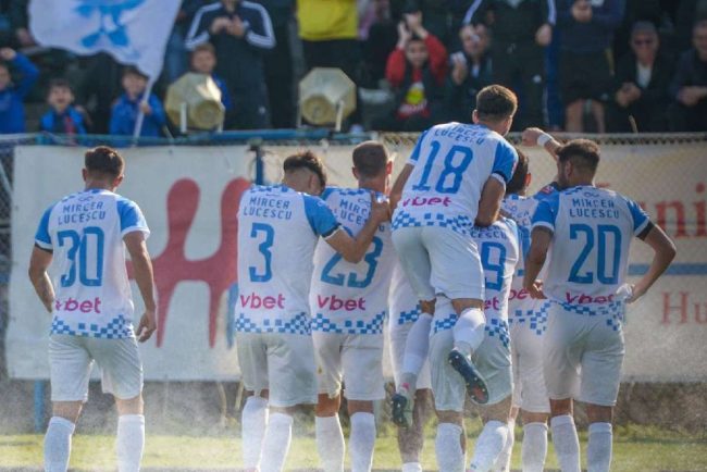 victorie clara pentru corvinul si un nou pas esential catre promovarea in superliga
