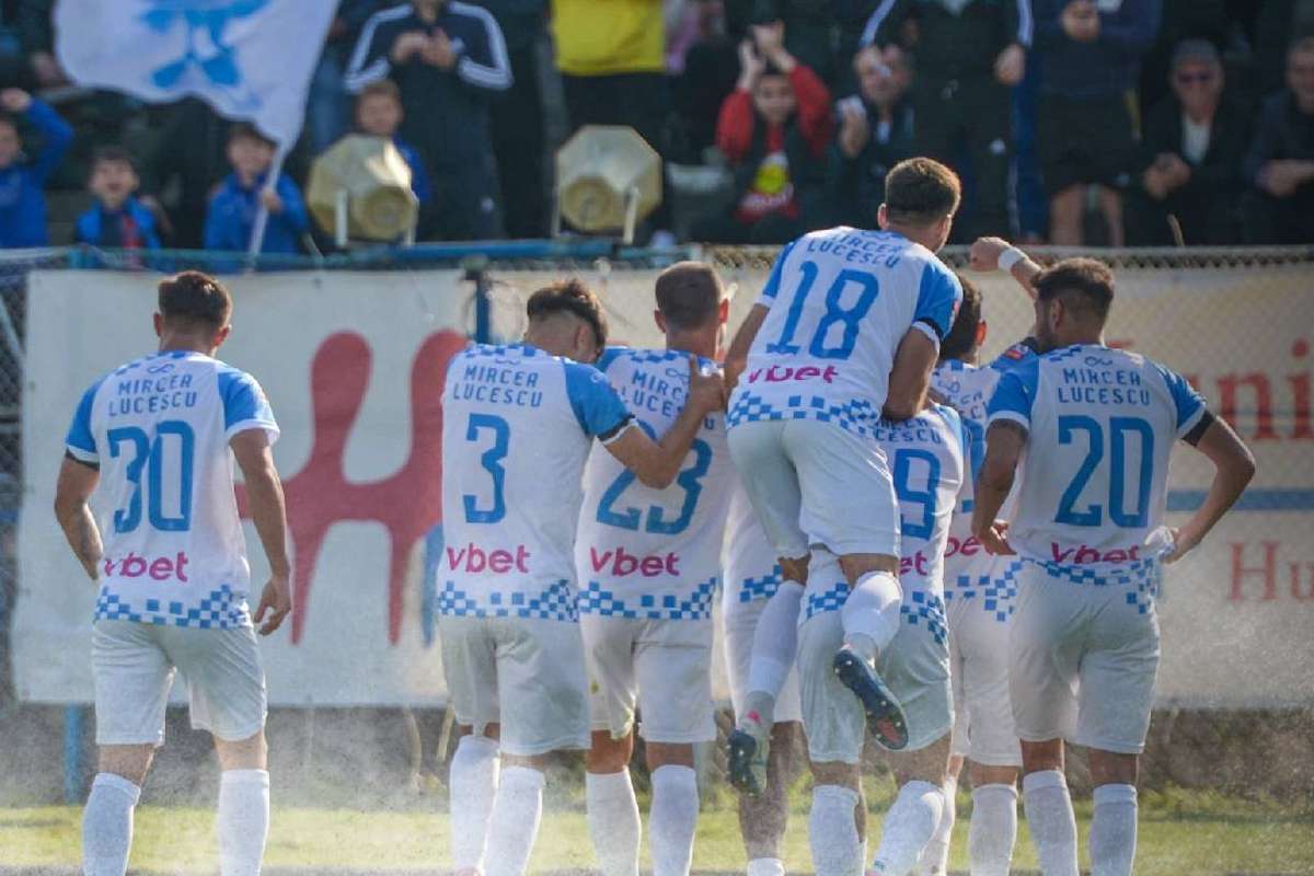 victorie clara pentru corvinul si un nou pas esential catre promovarea in superliga