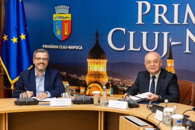 A fost semnata contractul pentru parcul solar din Cluj Napoca 6900 de panouri fotovoltaice si economii de milioane de lei pe an pentru bugetul orasului