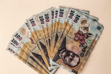 AUR propune creșterea plafonului pentru plățile în numerar la 50.000 de lei pentru firme.