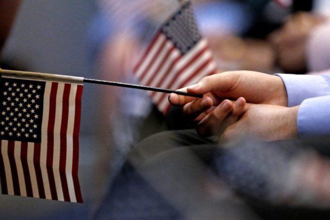 Administratia Trump ii trimite acasa pe solicitantii de green card pana la obtinerea aprobatarii documentelor