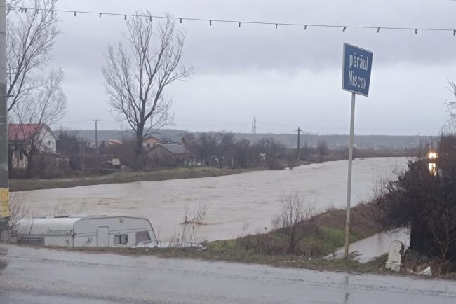 Alert de cod galben de inundatii pe rauri in 18 judee