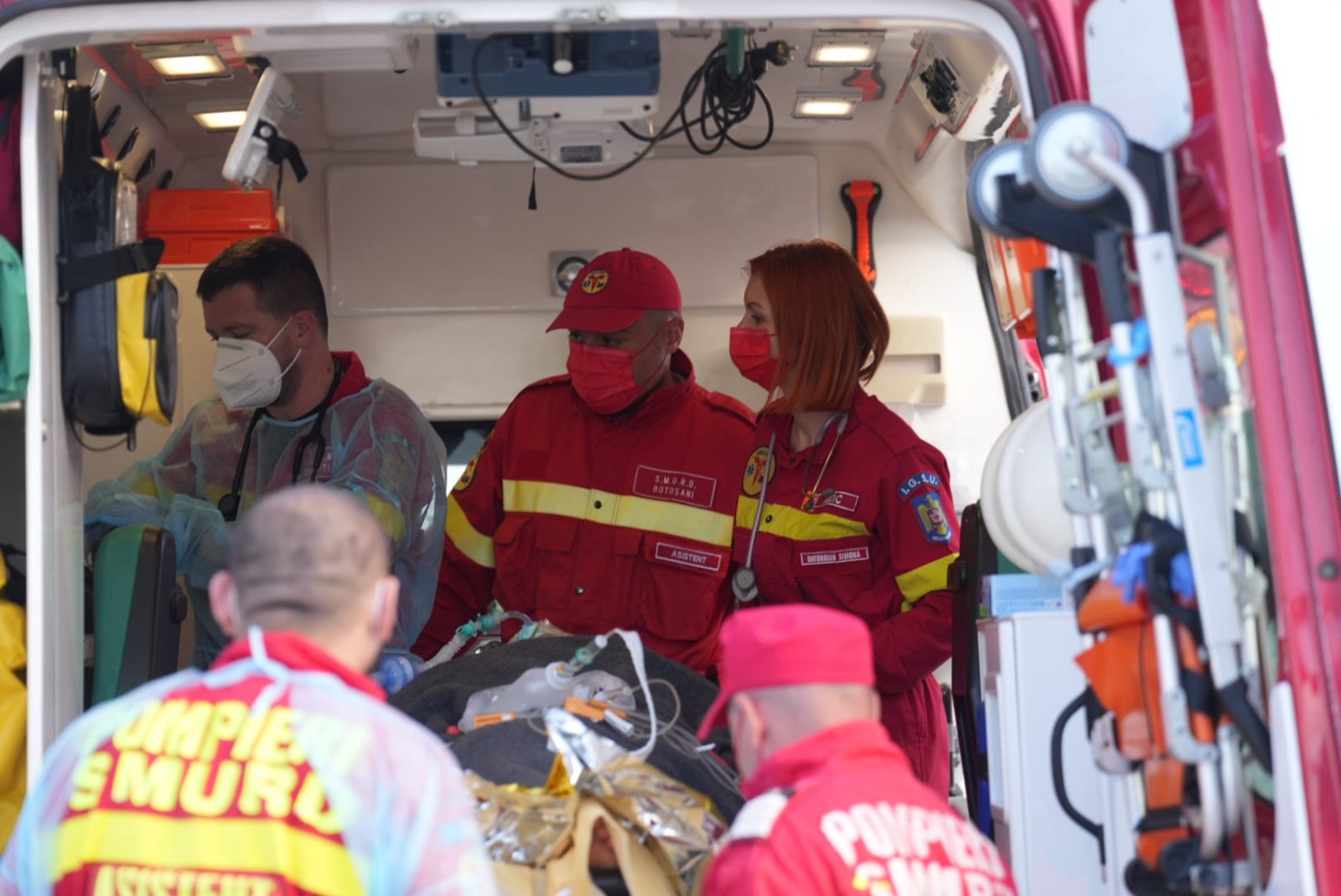 Ambii militari raniti in urma exploziei de la Botosani au suferit arsuri la cailes respiratorii si vor fi tratati in Belgia