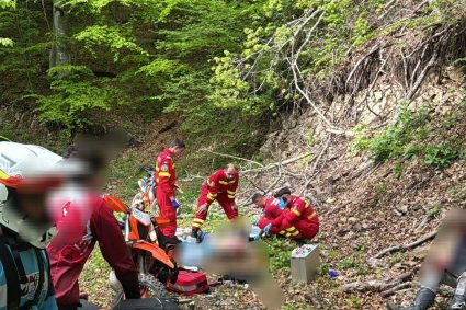 Bistrița-Năsăud: Tânăr de 19 ani decedat în urma unei căderi cu motocicleta într-o prăpastie