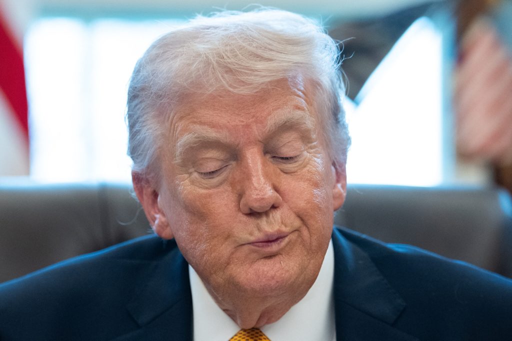 Blocajul cu Iranul ar putea sa l plaseze pe Trump intr o situatie si mai difficila decat inainte de inceputul razboiului