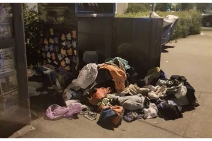 Containerele „Hai, Na!” din Cluj-Napoca devin surse de mizerie și haos: „Este a nu știu câta oară când se întâmplă acest lucru” FOTO