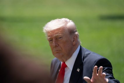 Donald Trump anunță suspendarea unui atac planificat asupra Iranului la solicitarea liderilor din Golf.