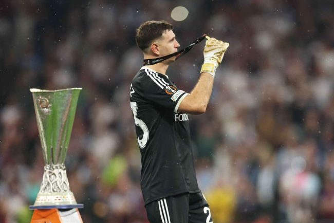 Emiliano Martinez a aparat in finala Europa League desi si a fracturat un deget in timpul incalzirii