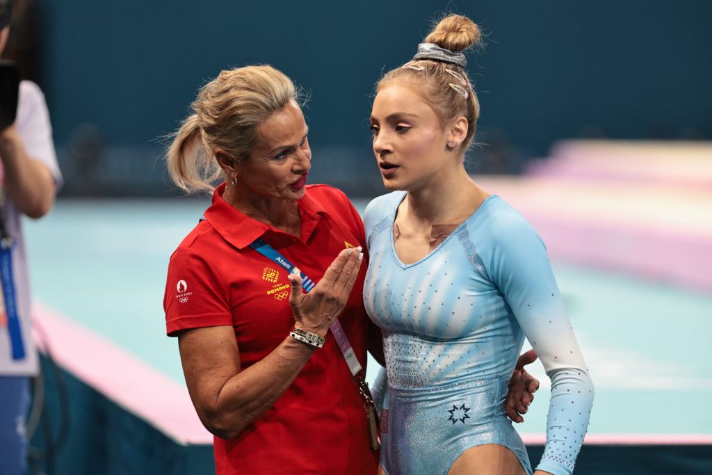 Federatia Romana de Gimnastica a suspendat o temporar pe Camelia Voinea din cauza acuzatiilor de abuz