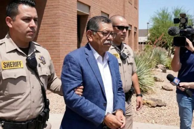Fostul sef al politiei din Sinaloa judecat in SUA primea 100000 de dolari pe luna de la Los Chapitos pentru a i avertiza pe membrii cartelului despre raiduri
