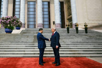 Gesturile dintre Trump și Xi au atras atenția la summitul de la Beijing. Ce au observat experții în limbajul corporal.